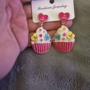 Cupcake valentine earrings